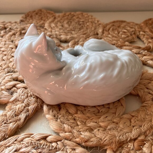 White Porcelain Cat Figurine - Vintage - #7899 Andrea by Sadek Figurine - Picture 2 of 7